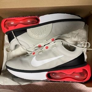 NIKE AIR MAX 2021